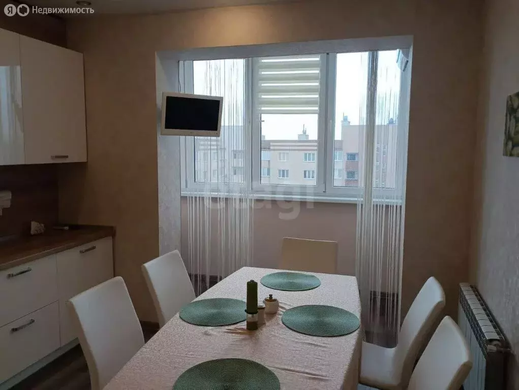 3-комнатная квартира: Калининград, улица Виктора Денисова, 12 (83.2 м) - Фото 1