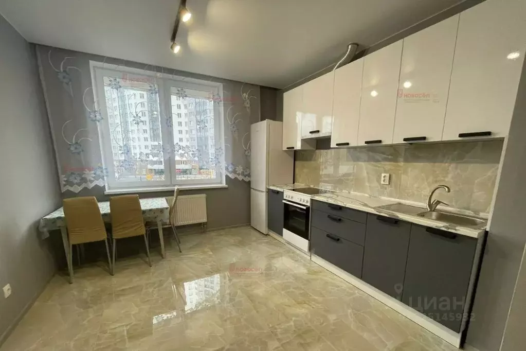 2-к кв. Свердловская область, Екатеринбург ул. Блюхера, 93 (67.0 м) - Фото 2