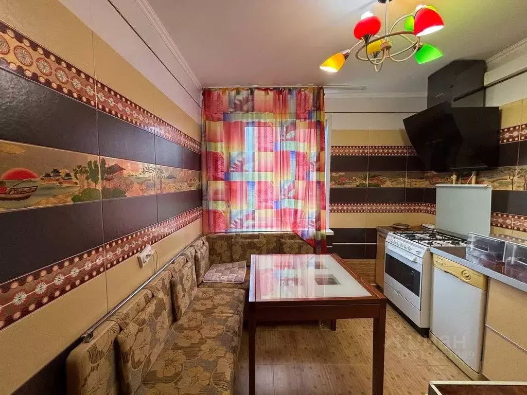 3-к кв. Ямало-Ненецкий АО, Новый Уренгой Советский мкр, 2/4 (64.8 м) - Фото 0