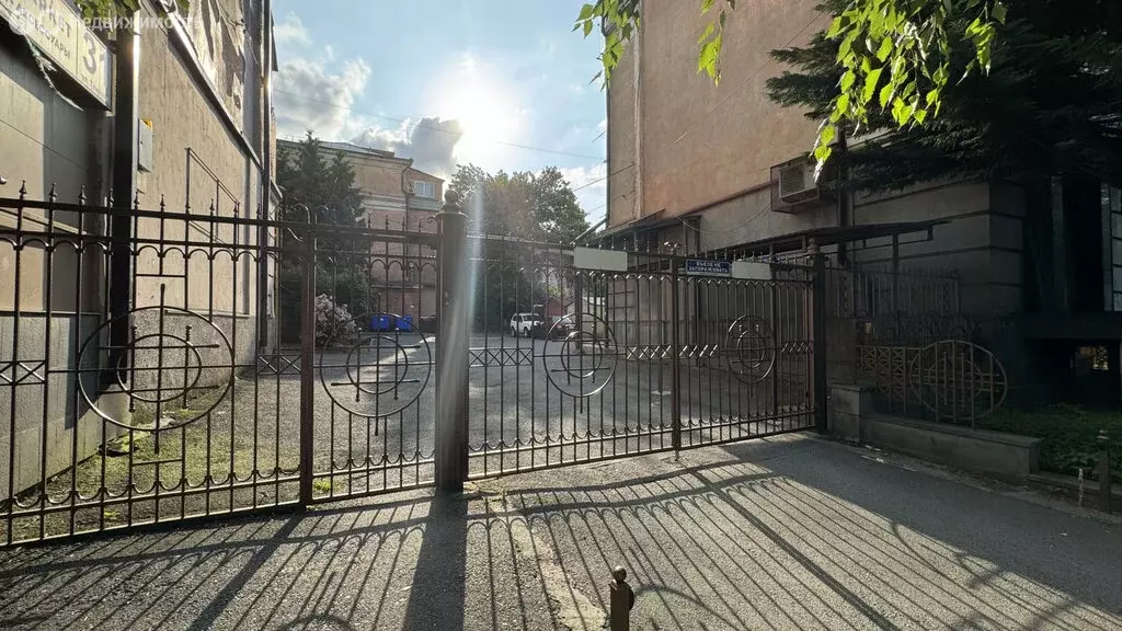 3-комнатная квартира: Владикавказ, улица Маркуса, 4 (100 м) - Фото 0