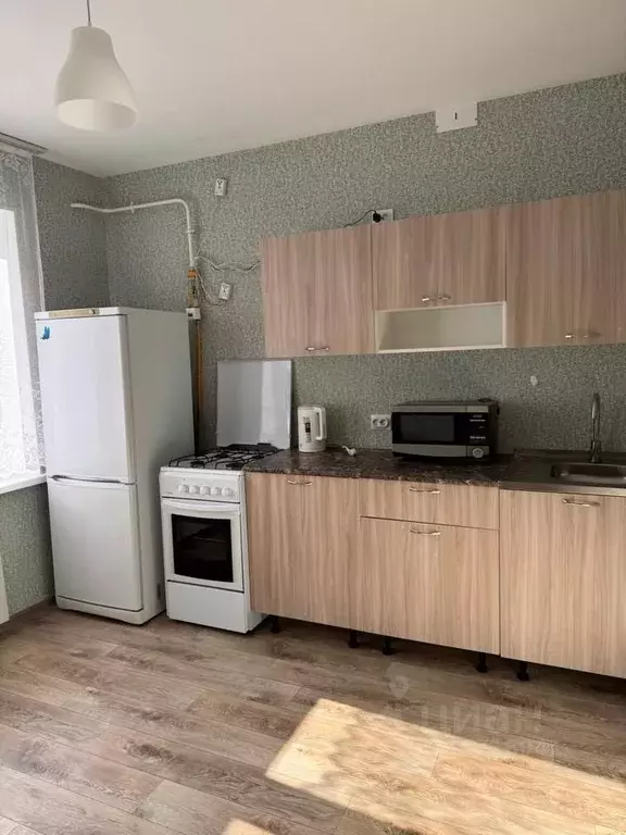 2-к кв. Омская область, Омск проезд 6-й Амурский, 10 (73.2 м) - Фото 0