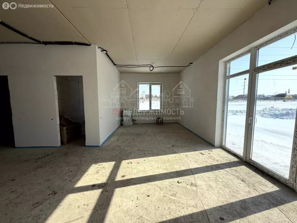 Дом в село Новоалександровка, 5-й проезд (140 м) - Фото 1