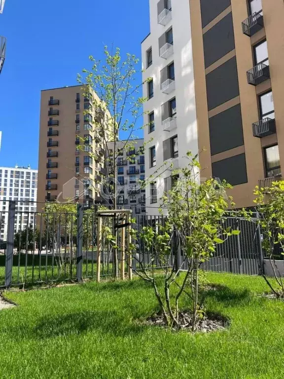 2-к кв. Тюменская область, Тюмень ул. Республики, 204к14 (61.0 м) - Фото 1