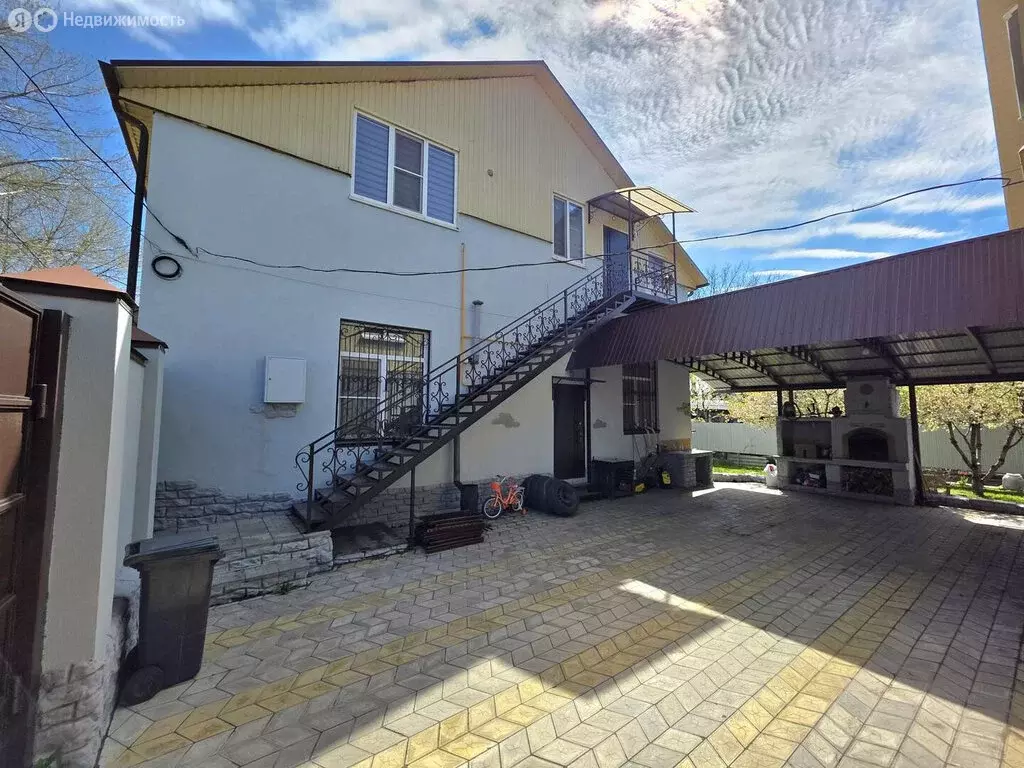 Дом в Ессентуки, улица Куйбышева (346.5 м) - Фото 0
