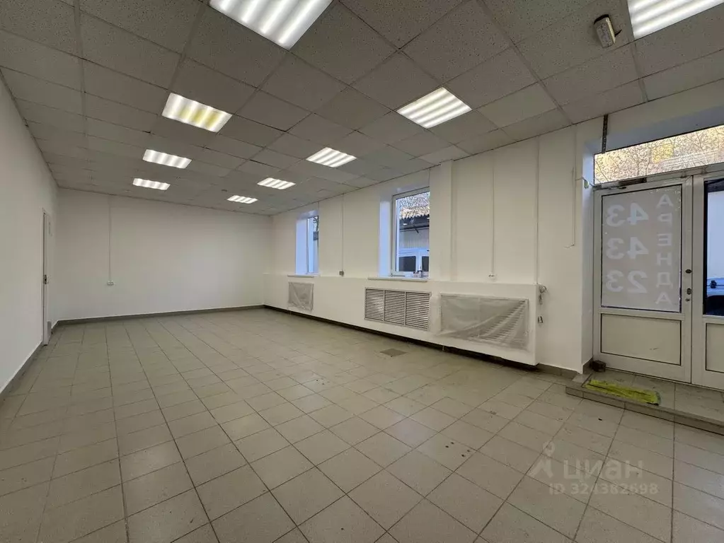 Помещение свободного назначения в Кировская область, Киров Октябрьский ... - Фото 1