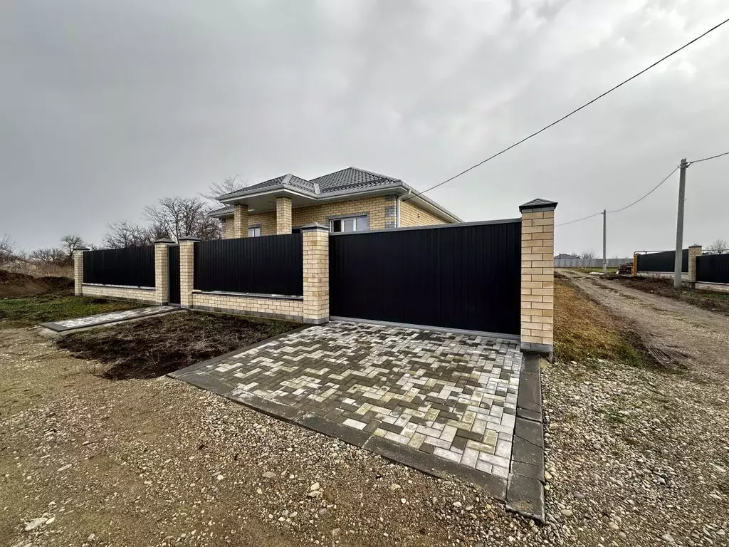 Дом в Краснодарский край, Динской район, с. Красносельское Длинная ул. ... - Фото 1