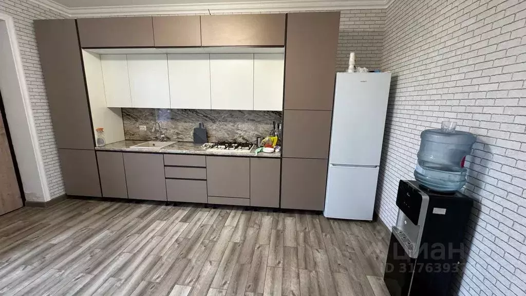 Дом в Дагестан, Избербаш ул. Архитектурная, 18 (200 м) - Фото 1