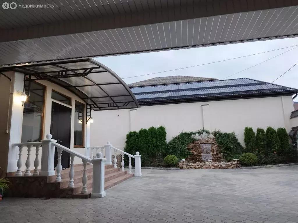 Дом в село Белая Речка, улица Бозиева (180 м) - Фото 2