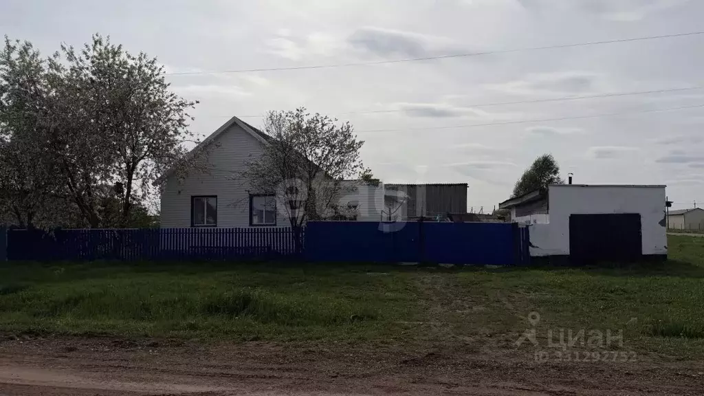 Дом в Башкортостан, с. Бураево ул. Мичурина (64 м) - Фото 1