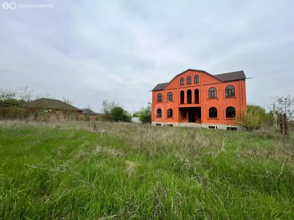 Дом в Назрань, 105-й массив, улица Н.С. Хрущёва (750 м) - Фото 0