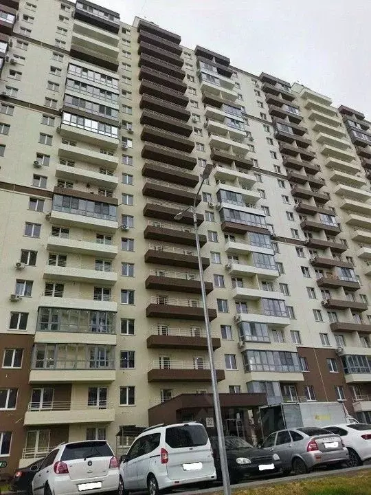 1-к кв. Волгоградская область, Волгоград ул. Расула Гамзатова, 21 ... - Фото 0