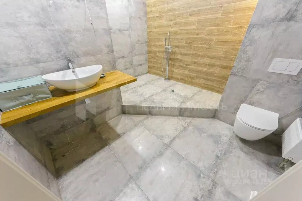 2-к кв. Тюменская область, Тюмень ул. Федюнинского, 64к1 (73.0 м) - Фото 1