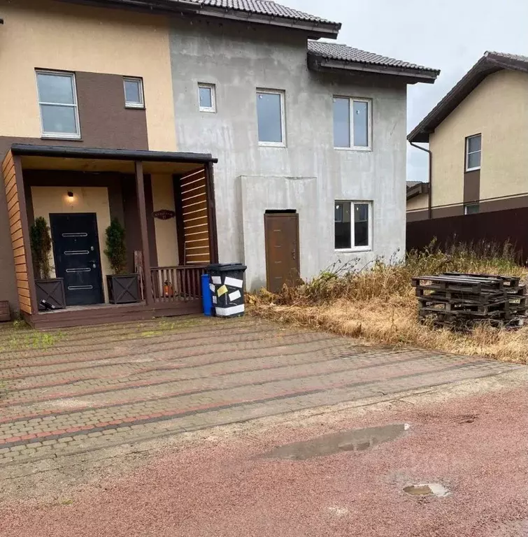 Таунхаус в Ленинградская область, Всеволожский район, пос. Щеглово ул. ... - Фото 1