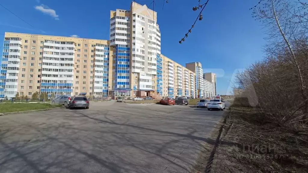 3-к кв. Омская область, Омск ул. 3-я Енисейская, 32/1 (63.0 м) - Фото 0