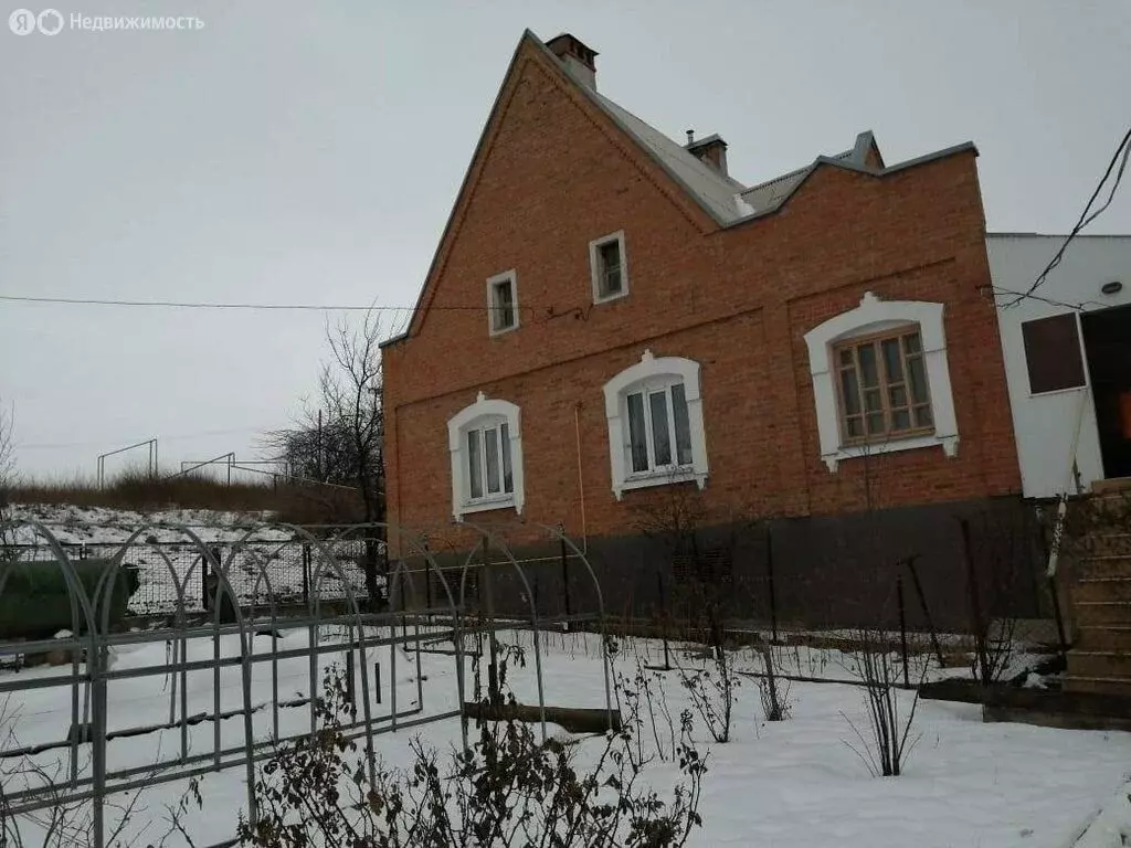 Дом в хутор Старая Станица, улица Гагарина (200 м) - Фото 1