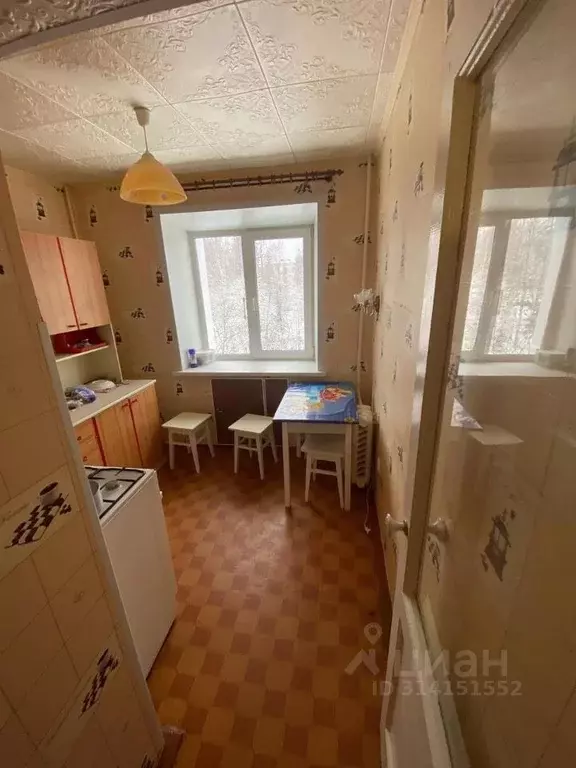 2-к кв. Пермский край, Губаха Октябрьский просп., 13 (45.8 м) - Фото 0