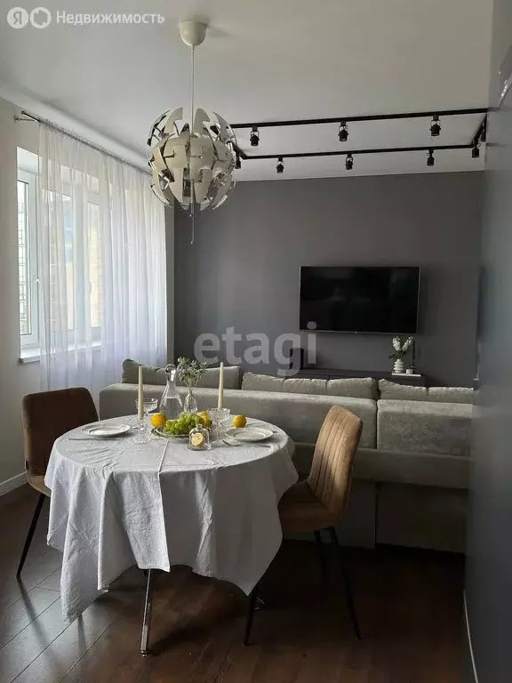 2-комнатная квартира: Тюмень, улица Мельникайте, 32к1 (85 м) - Фото 0