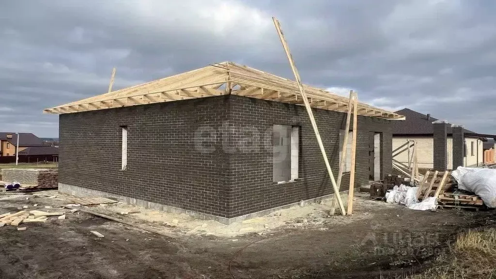 Дом в Белгородская область, Старооскольский городской округ, с. ... - Фото 1