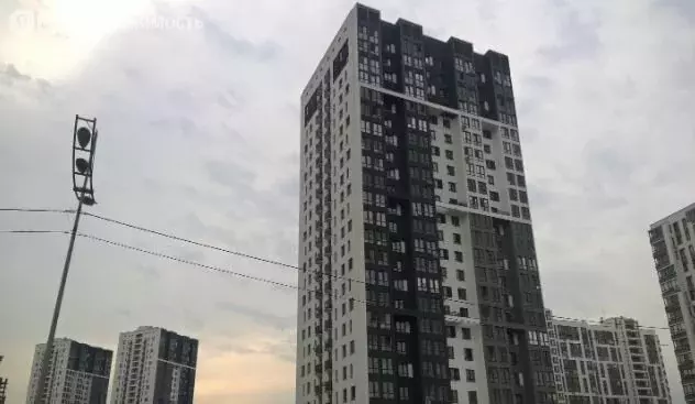 2-комнатная квартира: Тюмень, улица Александра Протозанова, 6 (72.2 м) - Фото 2