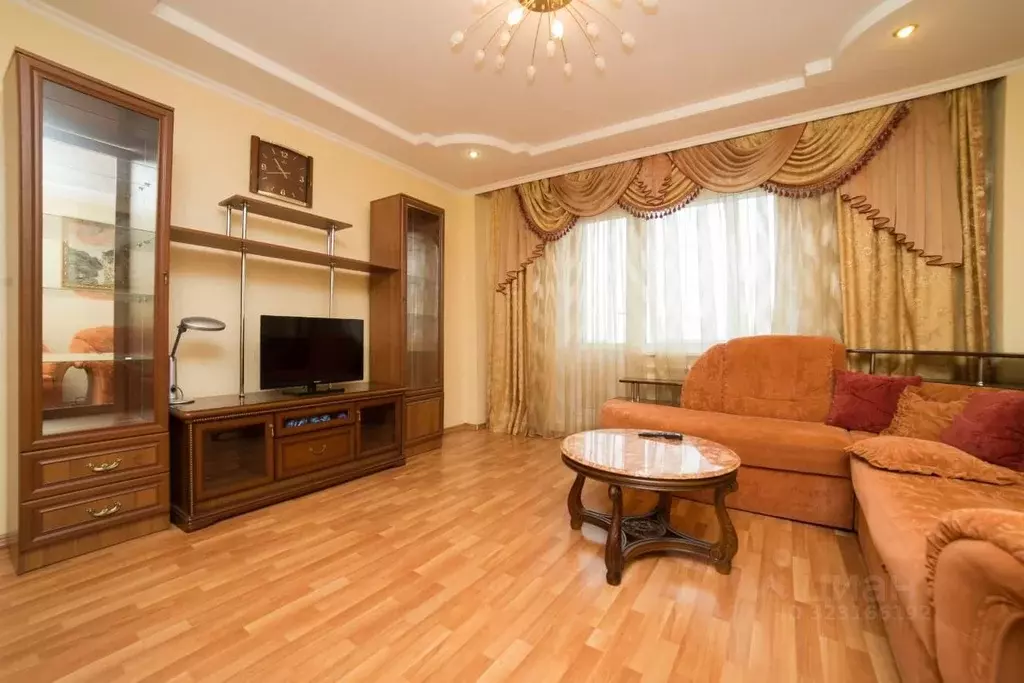 2-к кв. Челябинская область, Челябинск просп. Ленина, 83А (70.0 м) - Фото 1