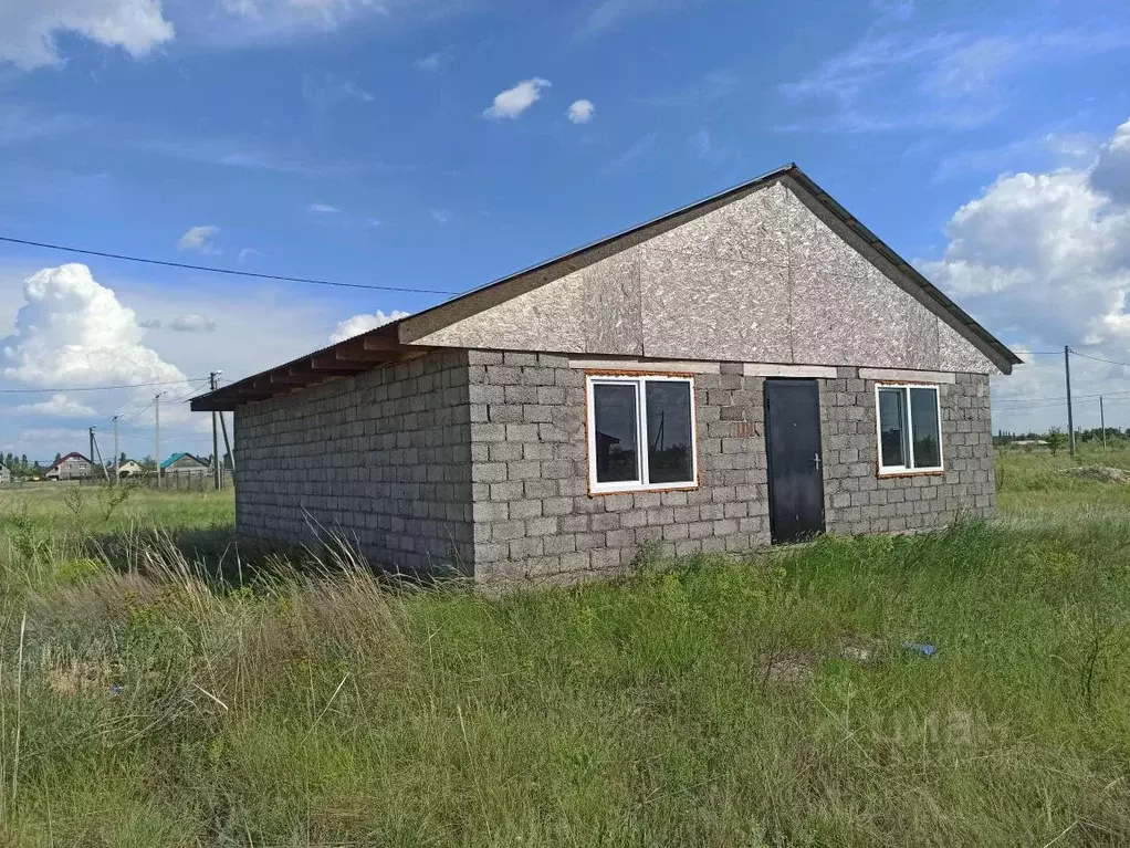 Дом в Оренбургская область, Соль-Илецк ул. Шукшина (81 м) - Фото 1