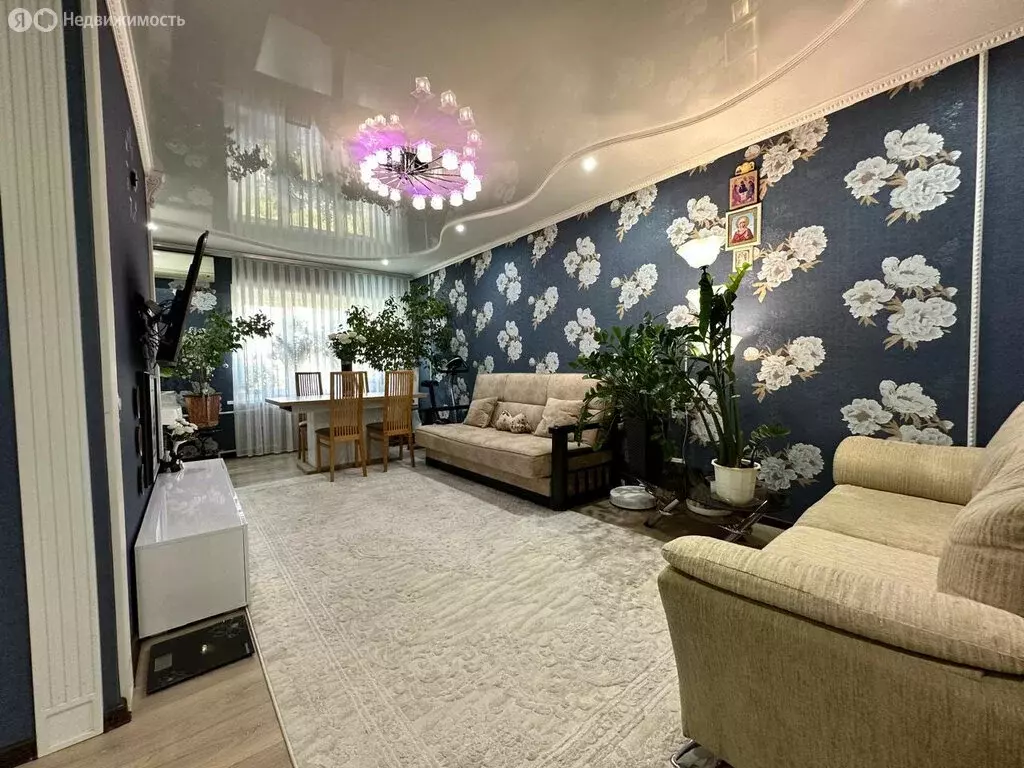 3-комнатная квартира: Нариманов, Центральная улица, 9 (63.9 м) - Фото 1