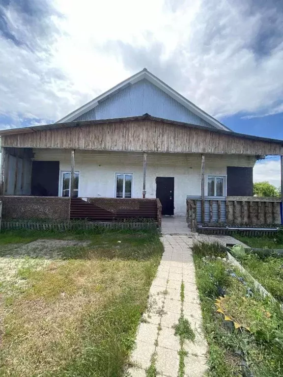 Дом в Оренбургская область, с. Илек ул. Чапаевская (250 м) - Фото 0