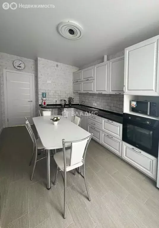 3-комнатная квартира: Брянск, улица Горбатова, 18 (71.3 м) - Фото 1