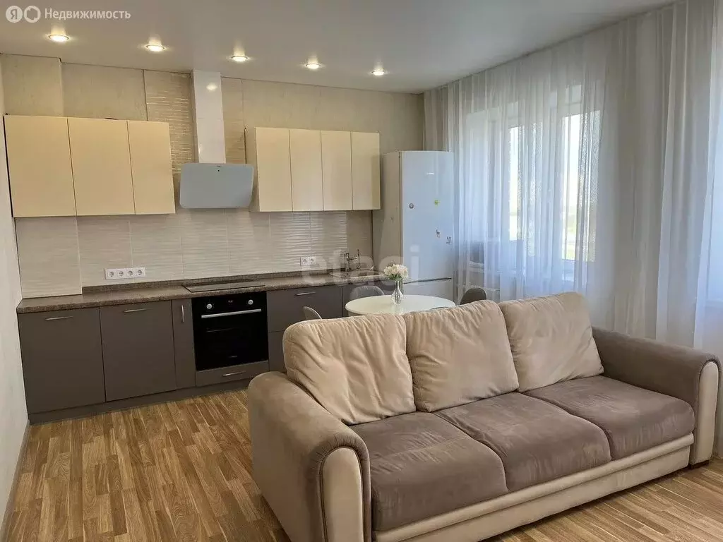 2-комнатная квартира: Тюмень, улица Мельникайте, 38 (65.1 м) - Фото 0