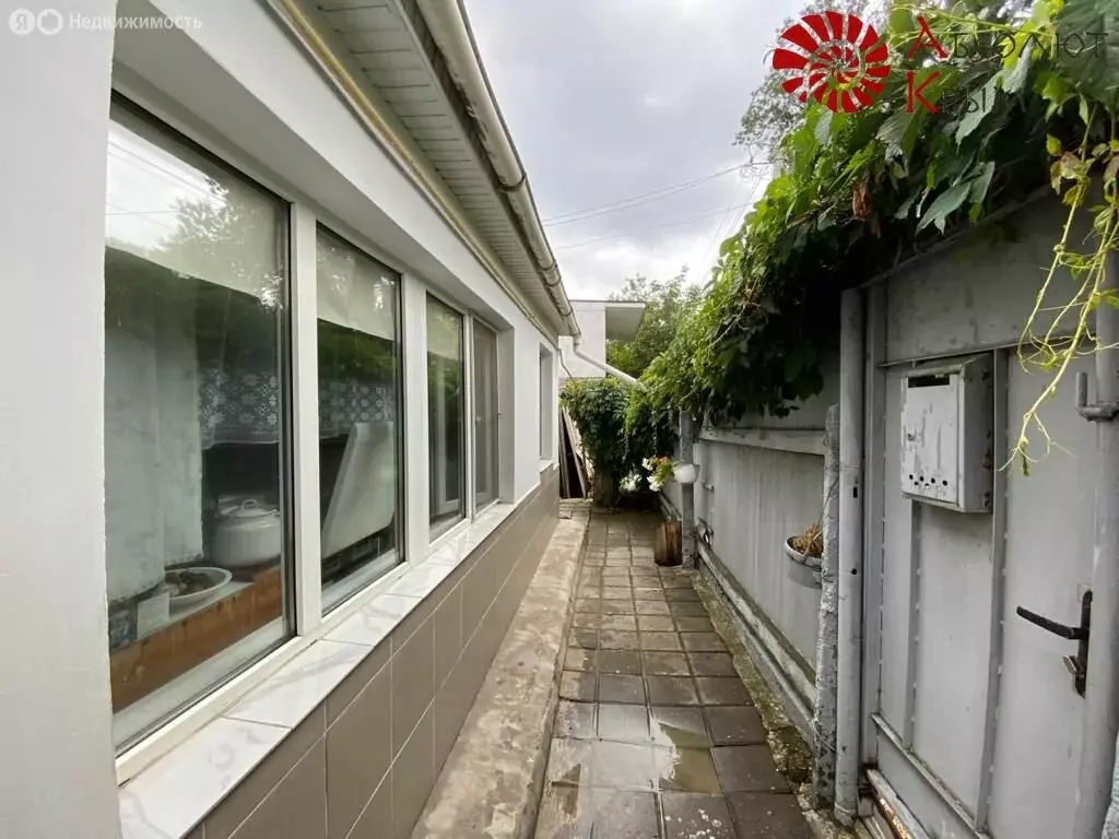 3-комнатная квартира: Феодосия, улица Первушина, 8 (46 м) - Фото 0