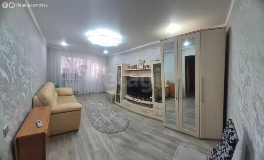 2-комнатная квартира: Альметьевск, улица Ленина, 107 (47 м) - Фото 1