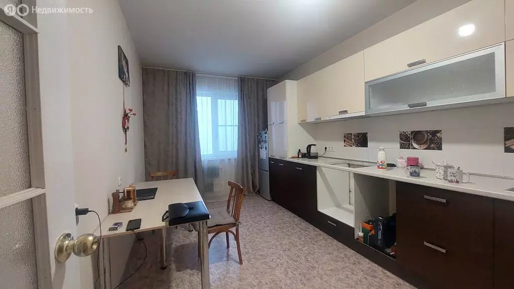 3-комнатная квартира: Барнаул, улица Шумакова, 61 (77 м) - Фото 0