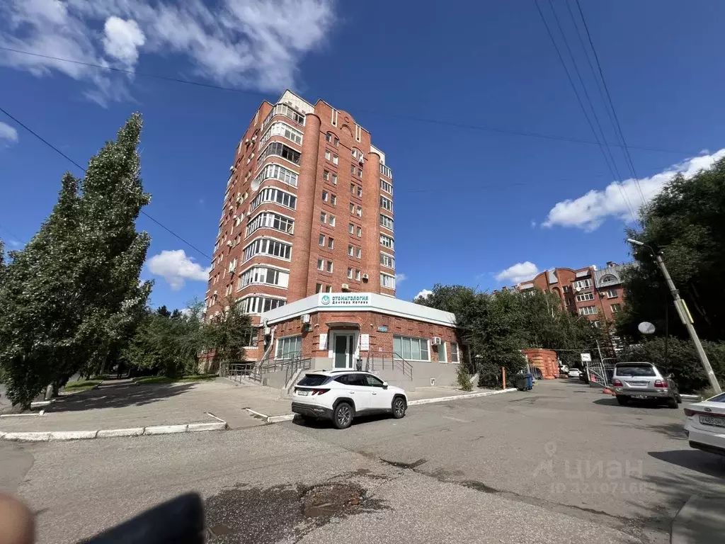 3-к кв. Омская область, Омск Осоавиахимовская ул., 2 (93.6 м) - Фото 1