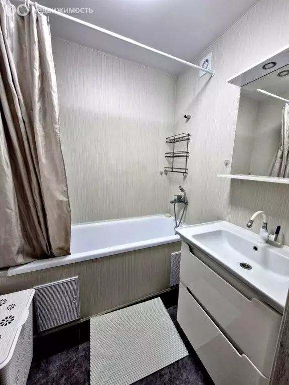 2-комнатная квартира: Курск, проспект Надежды Плевицкой, 25 (65.8 м) - Фото 2