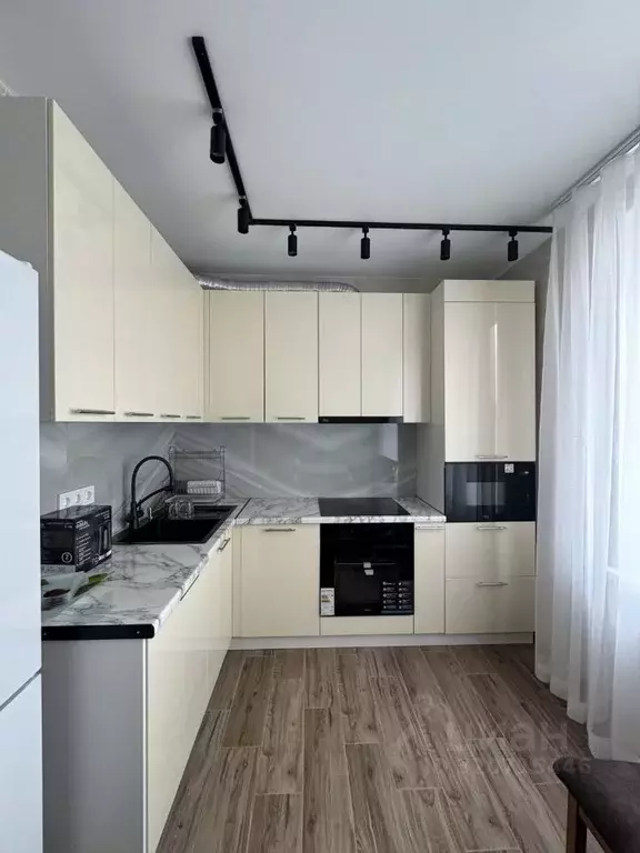 2-к кв. Крым, Симферополь просп. Александра Суворова (60.0 м) - Фото 1