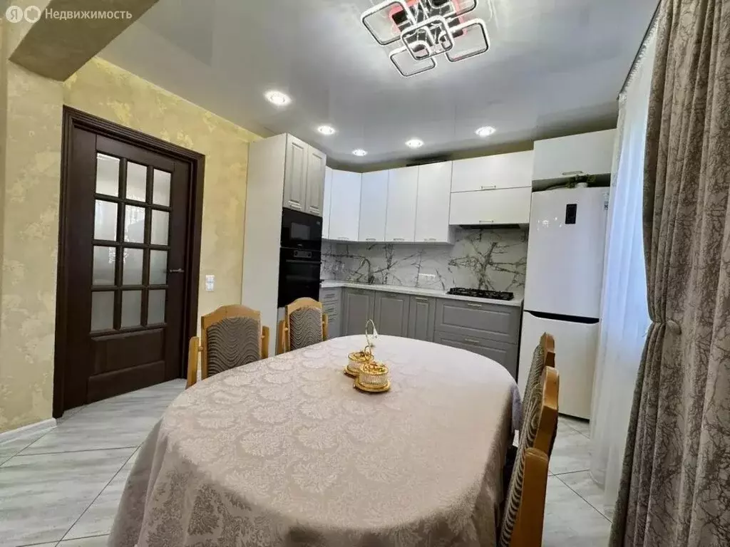 2-комнатная квартира: Омск, улица Дианова, 2/3 (66.8 м) - Фото 1