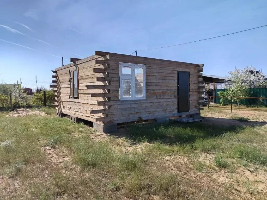 Дом в Астраханская область, Наримановский район, с. Верхнелебяжье  ... - Фото 1