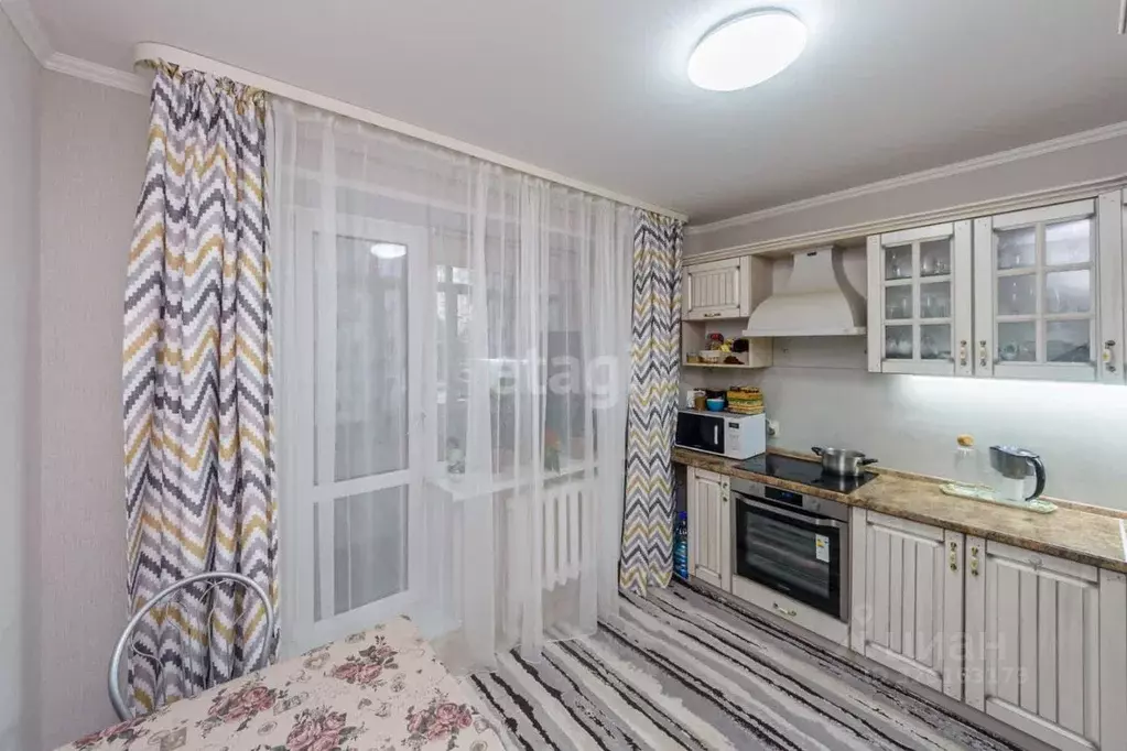 2-к кв. Тюменская область, Тюмень Широтная ул., 171к7 (61.9 м) - Фото 0