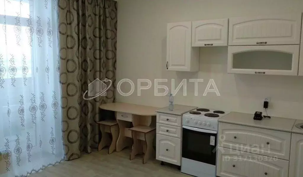 Студия Тюменская область, Тюмень ул. Тимофея Чаркова, 81 (27.9 м) - Фото 1