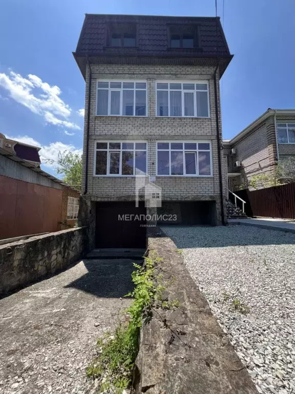 Дом в Краснодарский край, Геленджик ул. Сипягина, 9 (200 м) - Фото 1