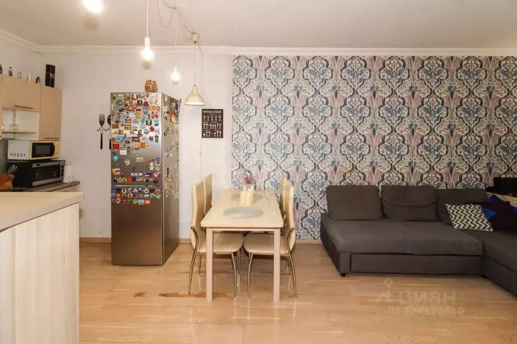 2-к кв. Тюменская область, Тюмень ул. 50 лет ВЛКСМ, 13к1 (72.8 м) - Фото 1