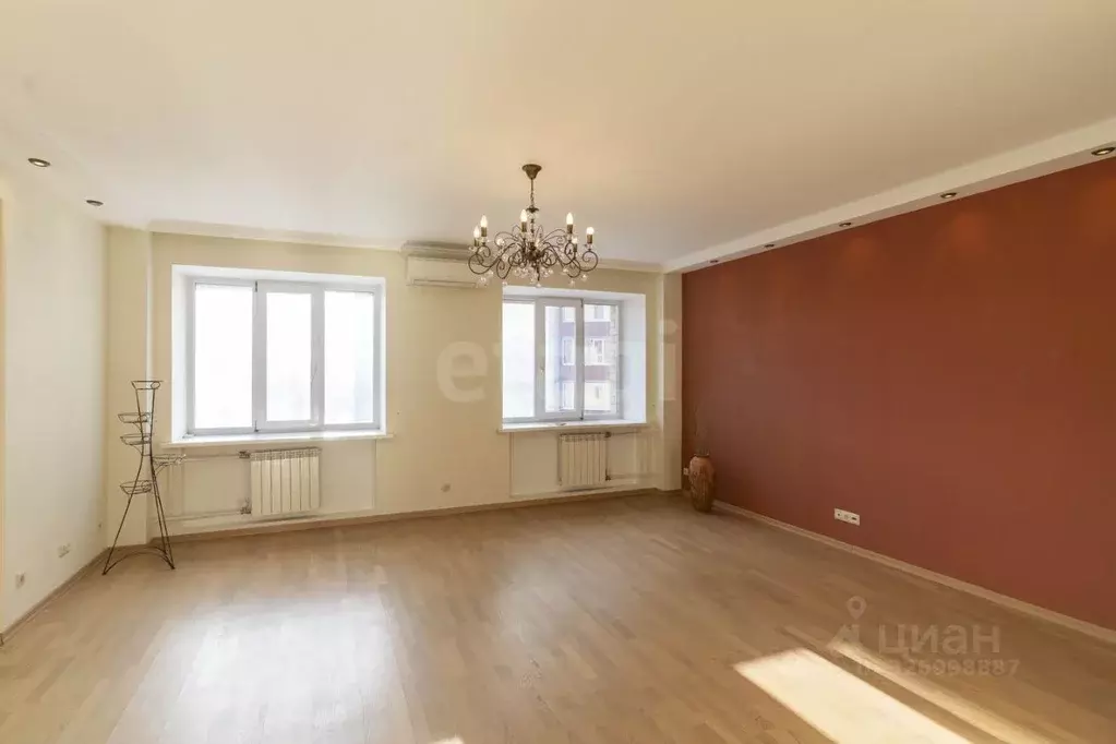 2-к кв. Тюменская область, Тюмень ул. Мельникайте, 125а (91.7 м) - Фото 1