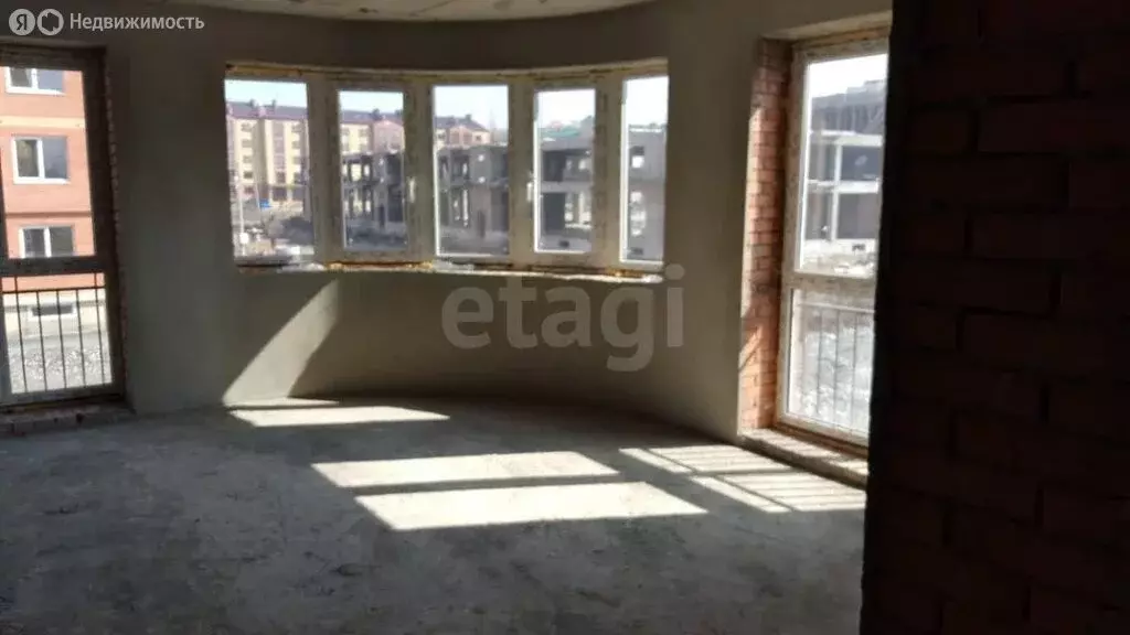 2-комнатная квартира: Владикавказ, улица Шамиля Джикаева, 5А (89 м) - Фото 2