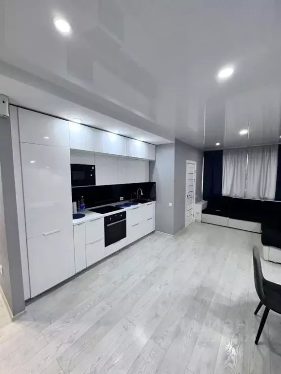 1-к кв. Крым, Симферополь ул. Караманова, 3 (46.0 м) - Фото 1