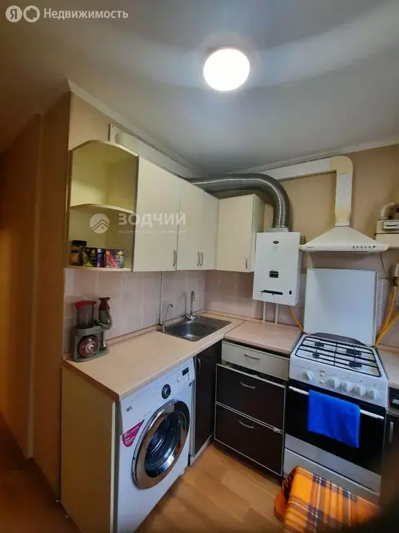 3-комнатная квартира: Чебоксары, улица Космонавта Андрияна ... - Фото 1