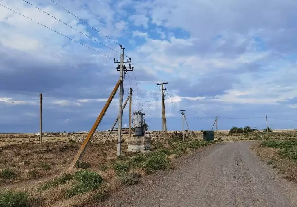 Участок в Крым, Черноморский район, Медведевское с/пос, пос. Озеровка  ... - Фото 1