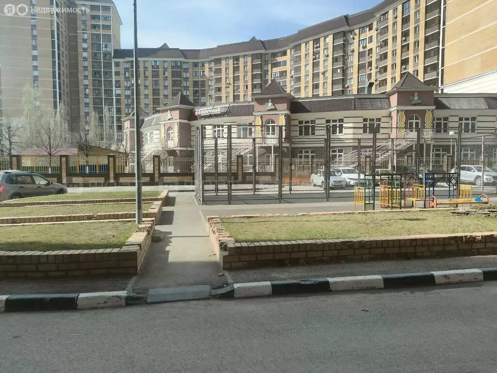 3-комнатная квартира: Казань, улица Гарифа Ахунова, 2 (62.8 м) - Фото 1