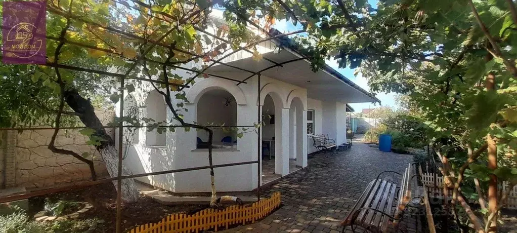 Дом в Крым, Сакский район, с. Молочное ул. Первомайская, 2 (223 м) - Фото 1