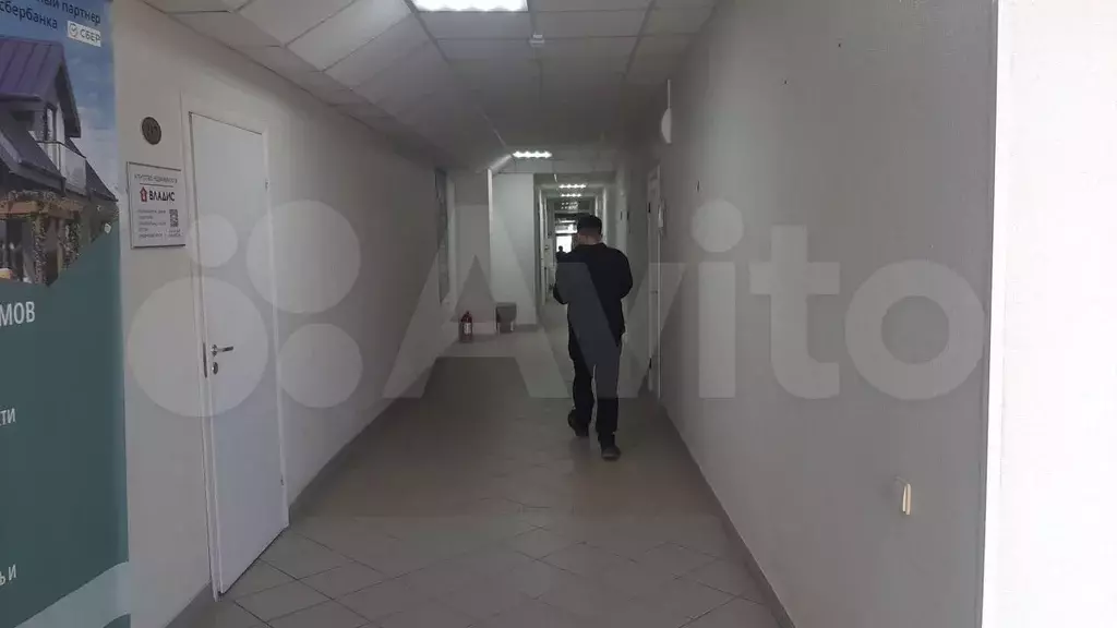 Цоколь под сбербанком на Артема 53б - Фото 1