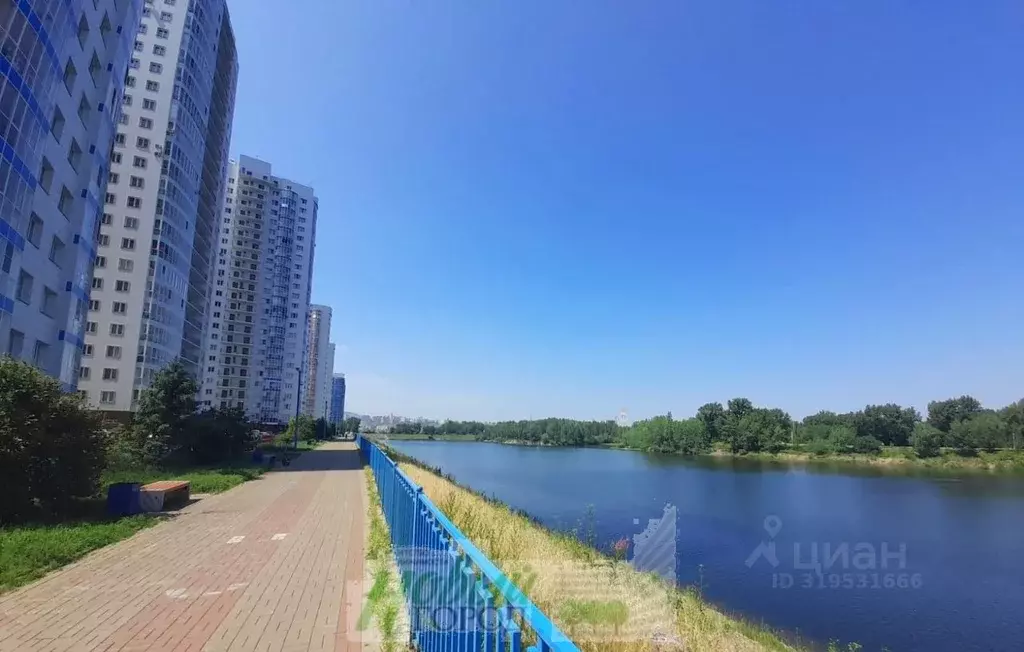 Помещение свободного назначения в Красноярский край, Красноярск наб. ... - Фото 1